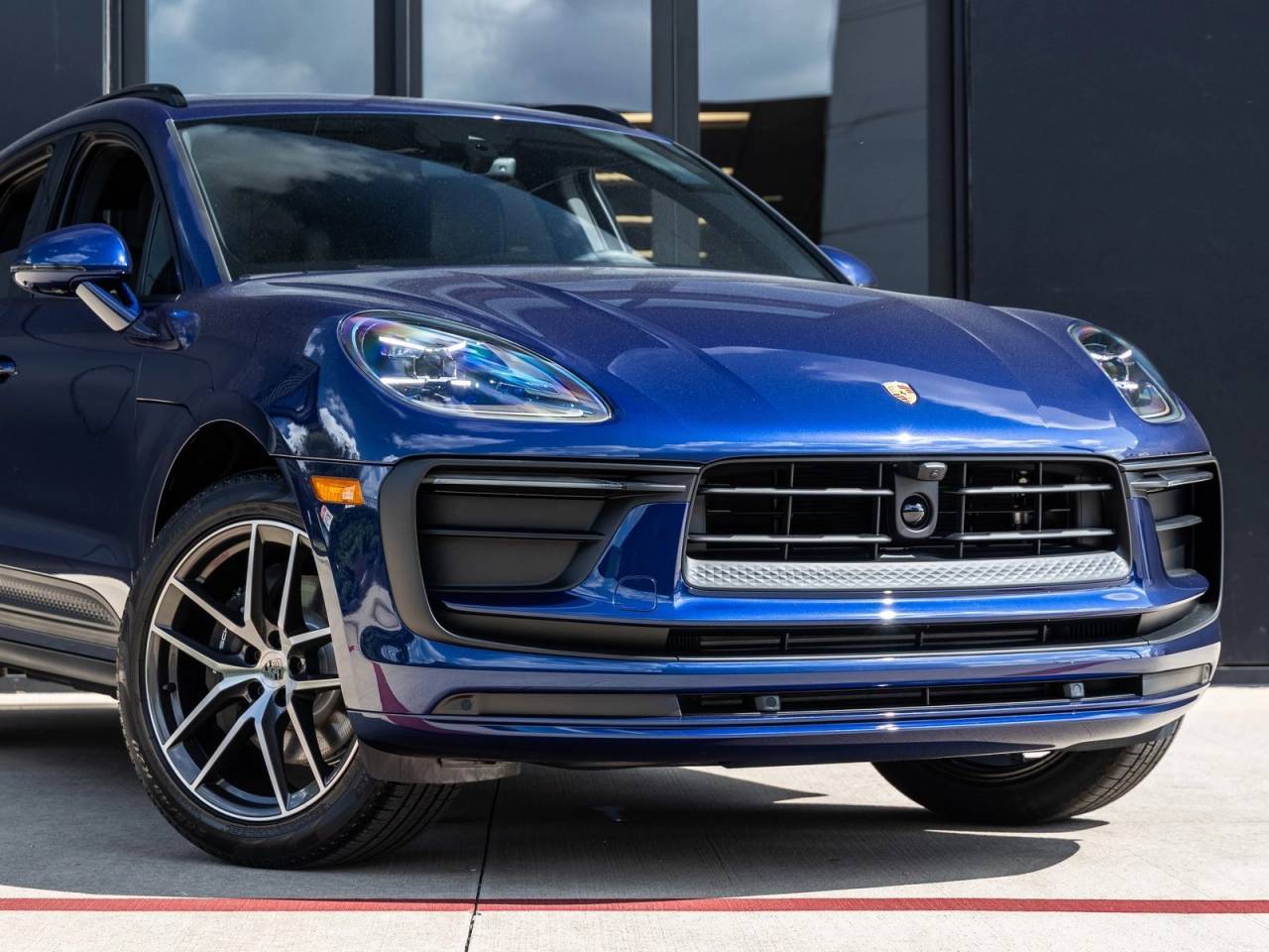 2025 Porsche Macan AWD