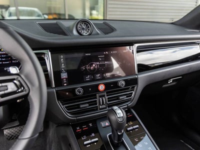 2026 Porsche Macan AWD