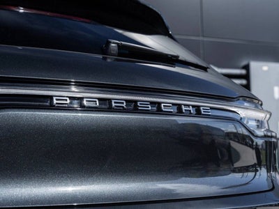 2026 Porsche Macan AWD