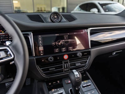 2026 Porsche Macan AWD