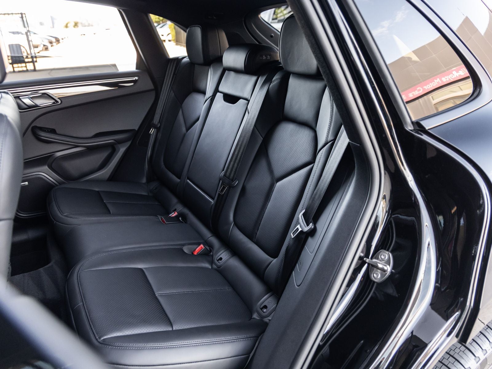 2026 Porsche Macan Base