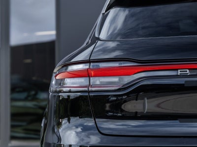 2023 Porsche Macan Macan T (MY23)