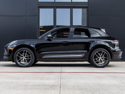 2023 Porsche Macan Macan T (MY23)