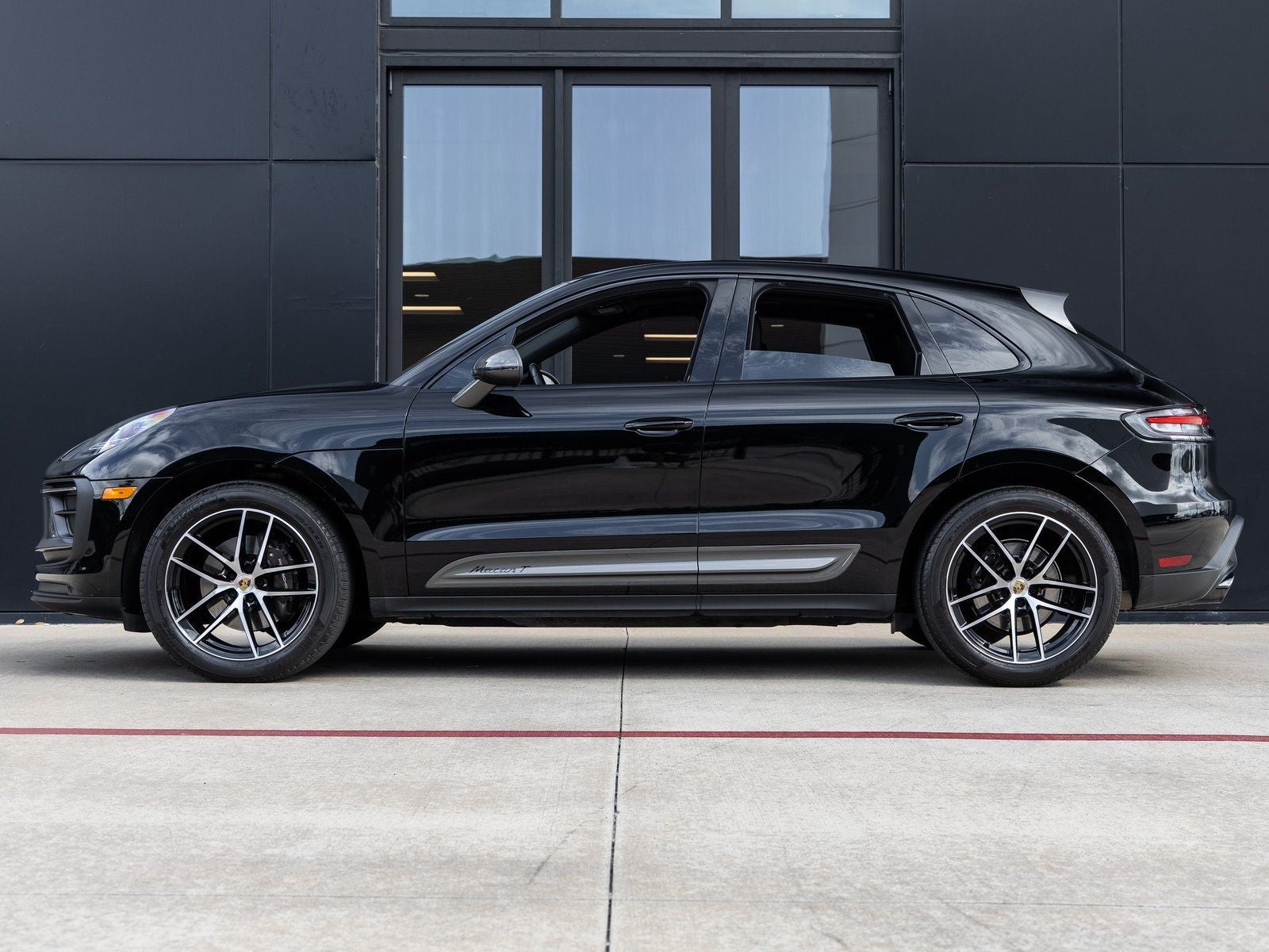 2023 Porsche Macan Macan T (MY23)