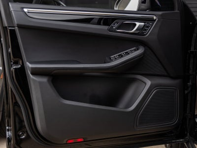 2023 Porsche Macan Macan T (MY23)