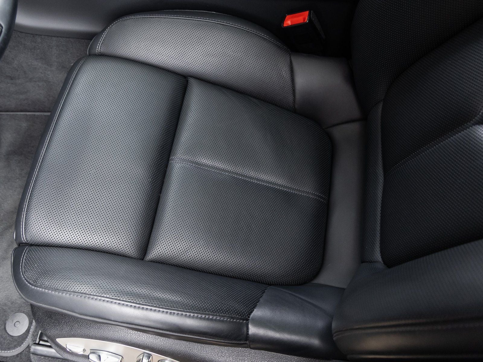 2023 Porsche Macan Macan T (MY23)