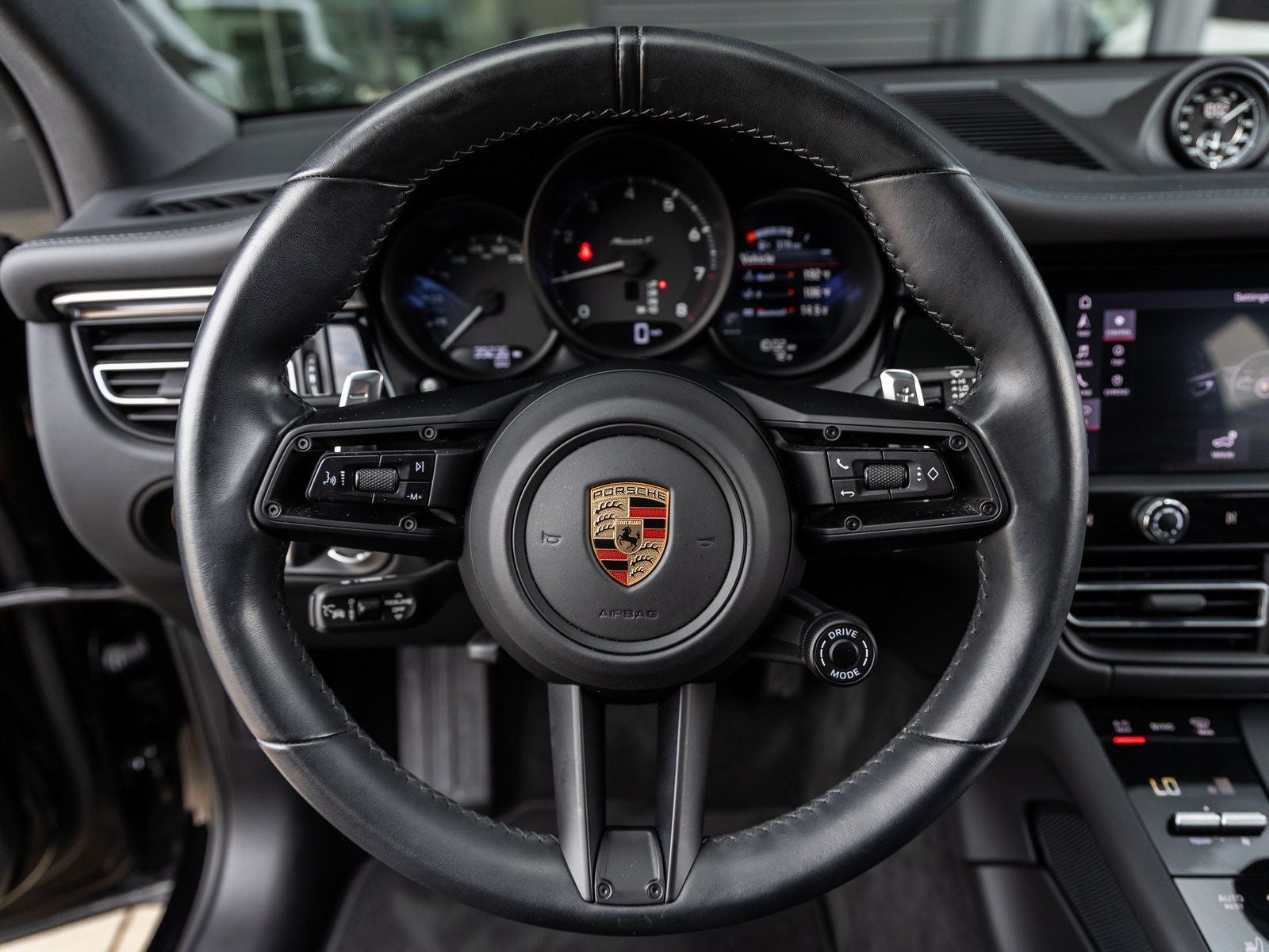 2023 Porsche Macan Macan T (MY23)