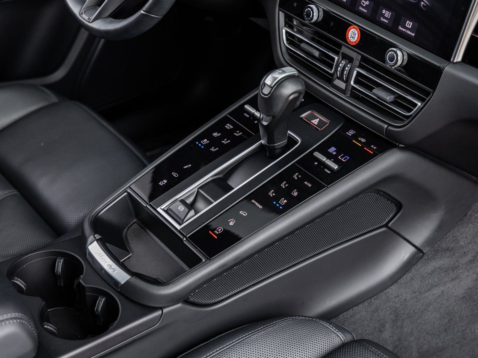 2023 Porsche Macan Macan T (MY23)