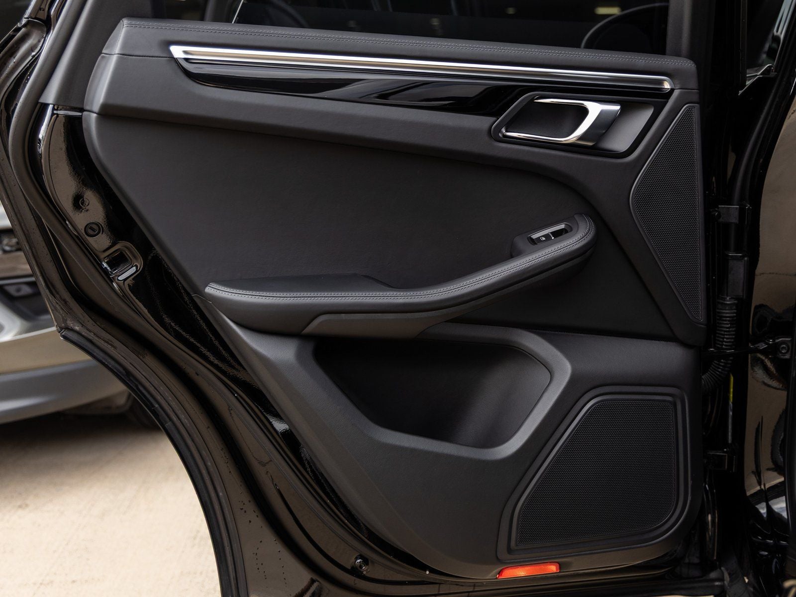 2023 Porsche Macan Macan T (MY23)