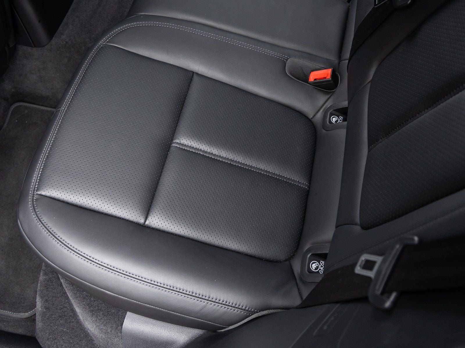 2023 Porsche Macan Macan T (MY23)