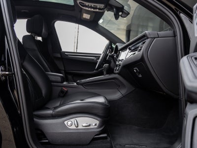 2023 Porsche Macan Macan T (MY23)