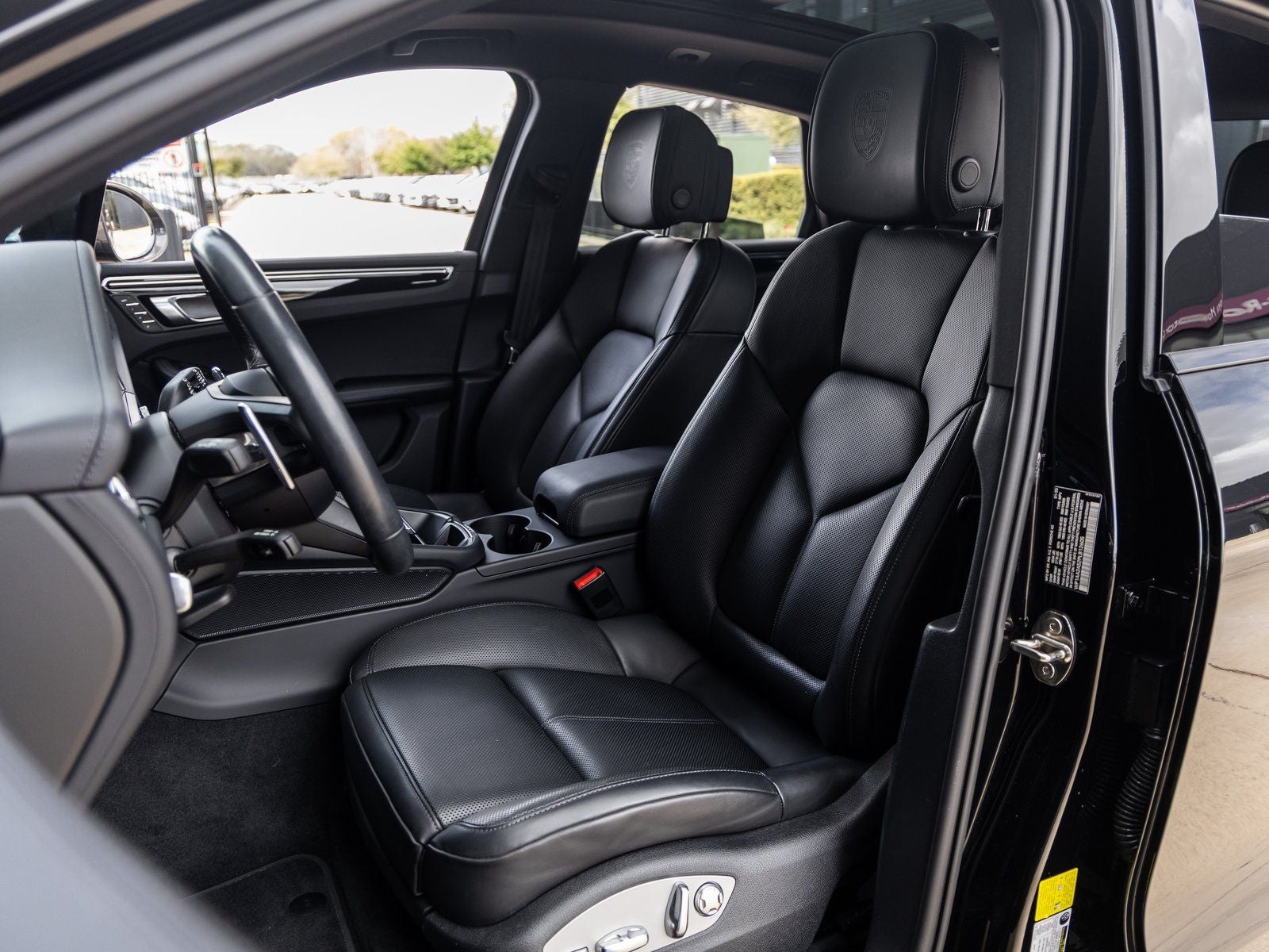 2023 Porsche Macan Macan T (MY23)