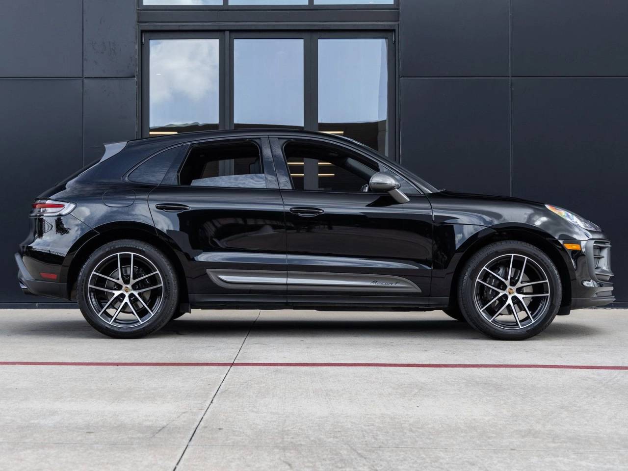 2023 Porsche Macan Macan T (MY23)