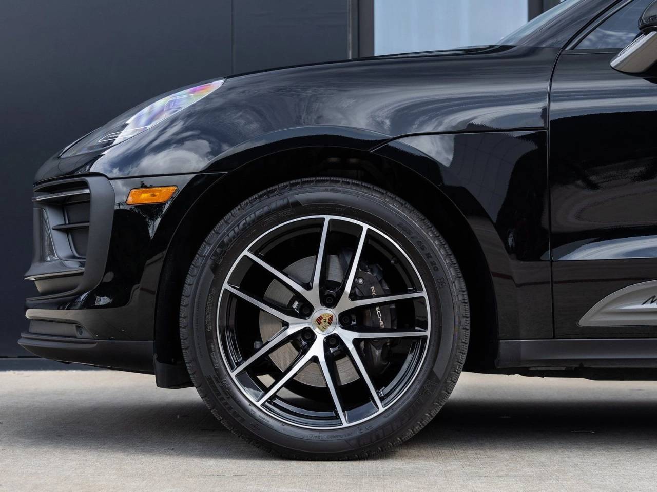 2023 Porsche Macan Macan T (MY23)