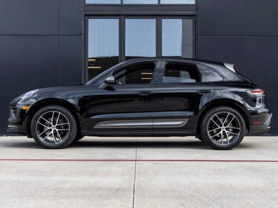 2023 Porsche Macan Macan T (MY23)