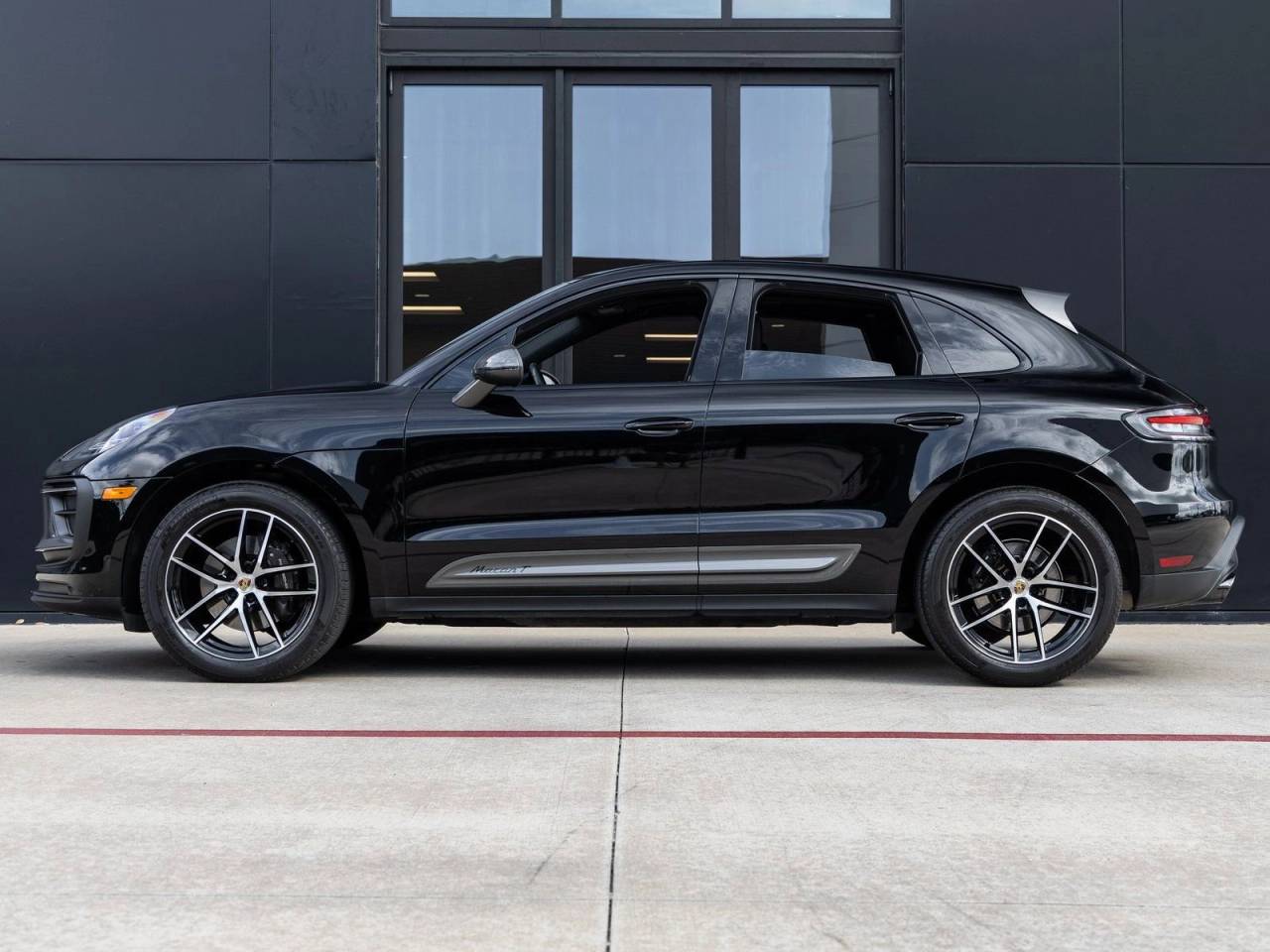 2023 Porsche Macan Macan T (MY23)