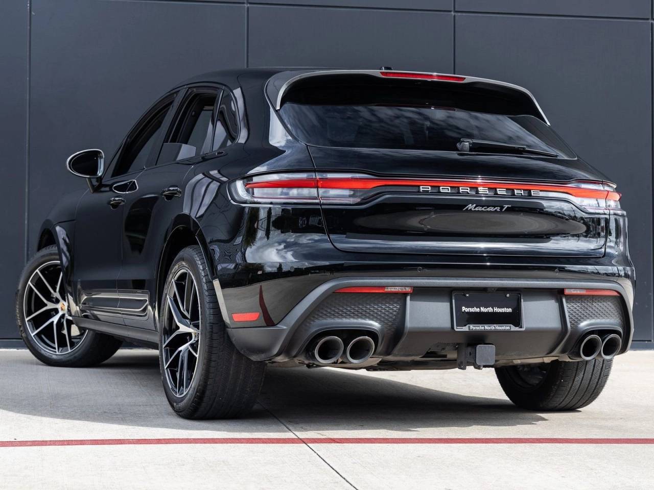 2023 Porsche Macan Macan T (MY23)