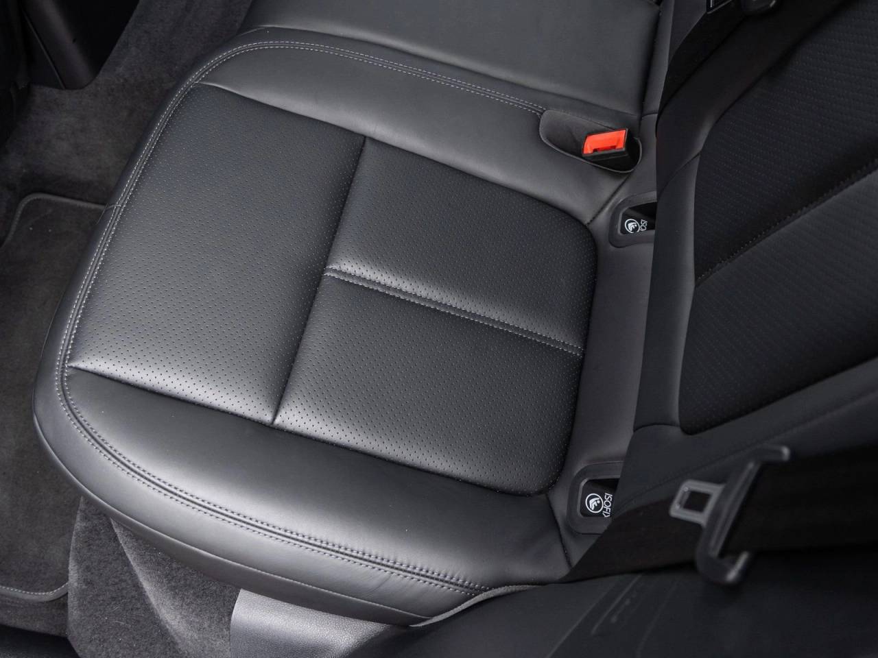 2023 Porsche Macan Macan T (MY23)