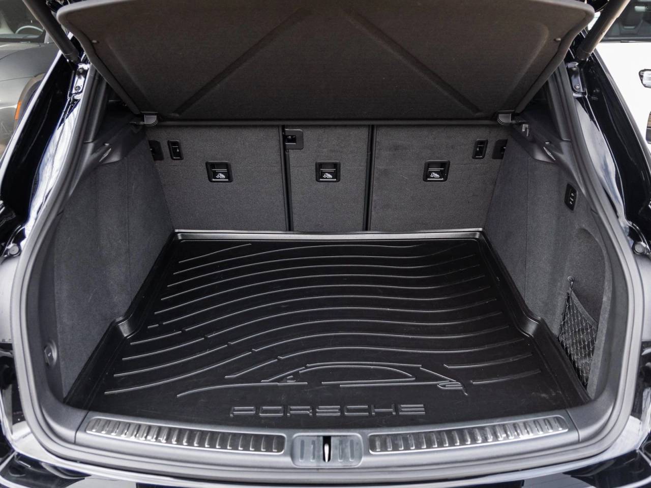 2023 Porsche Macan Macan T (MY23)