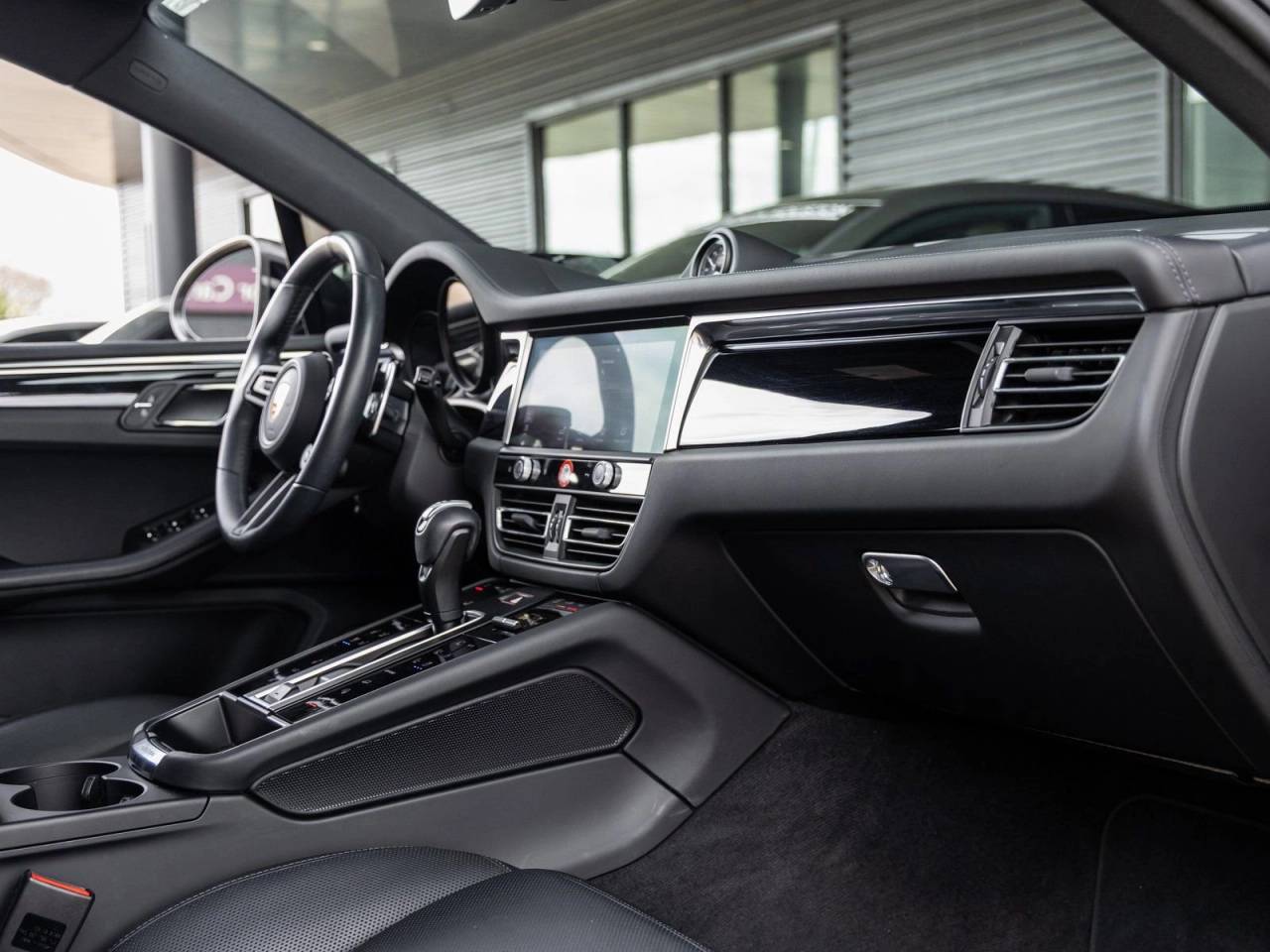 2023 Porsche Macan Macan T (MY23)