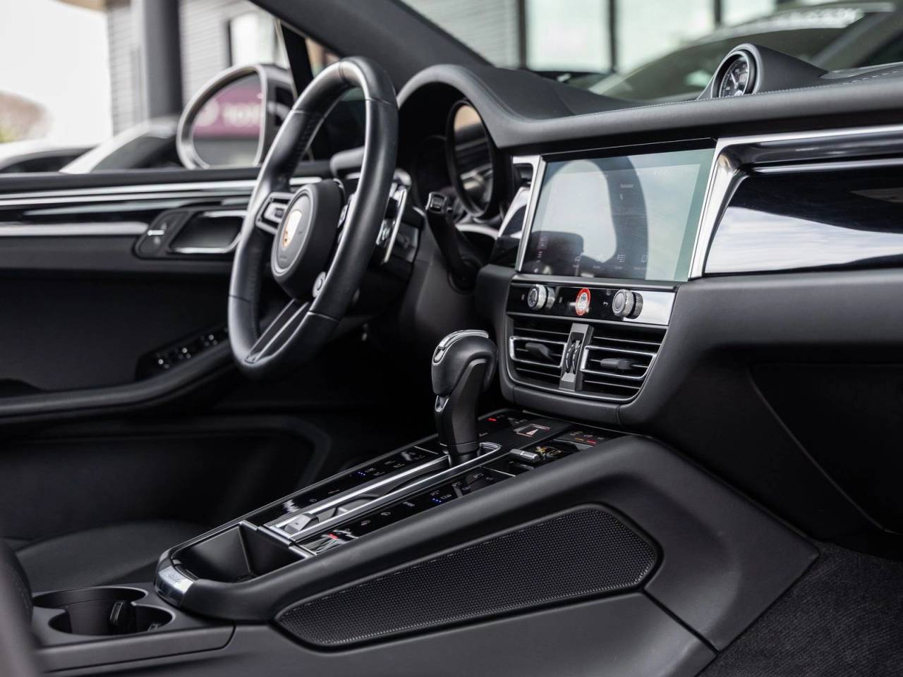 2023 Porsche Macan Macan T (MY23)