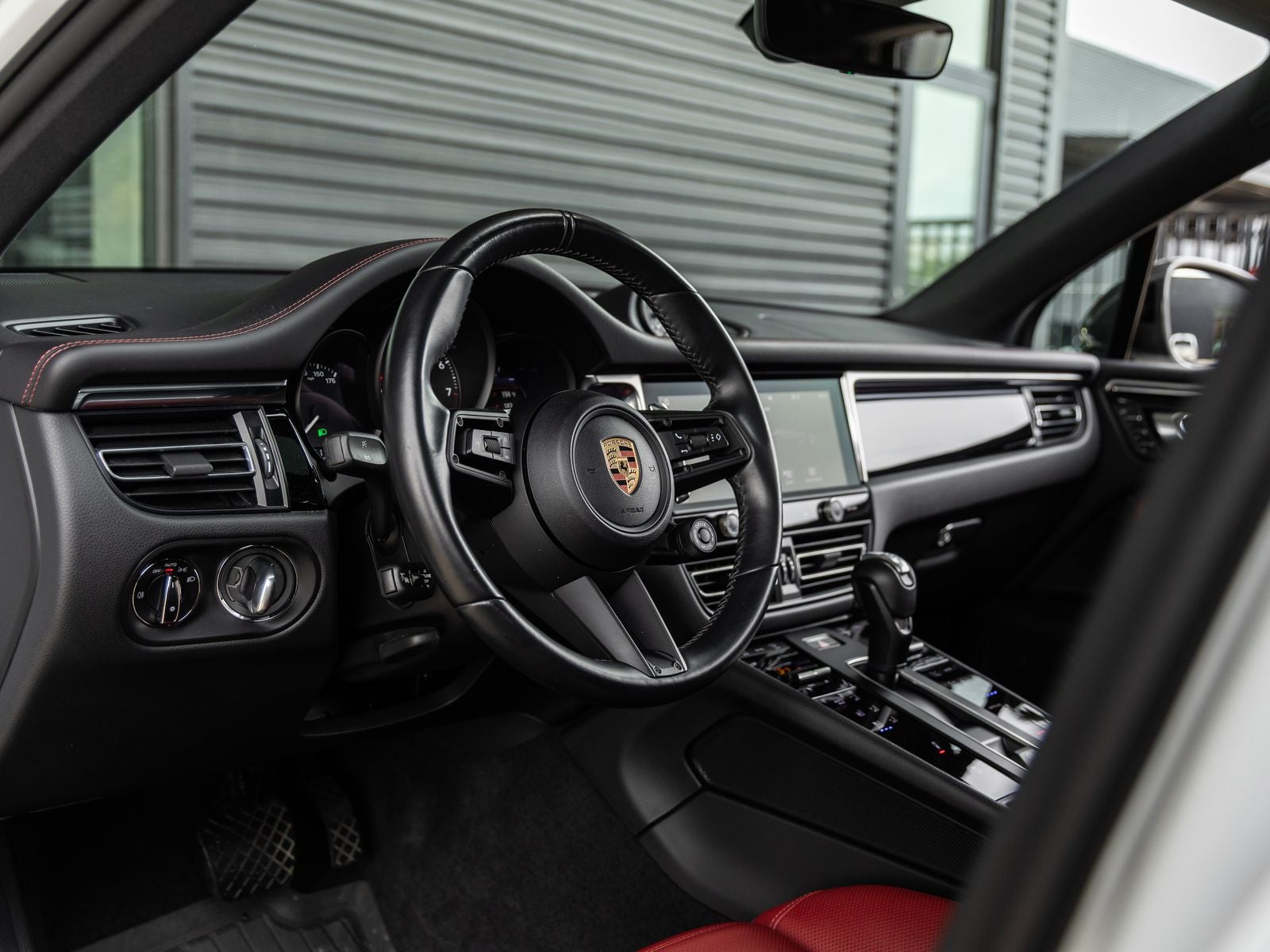 2023 Porsche Macan T