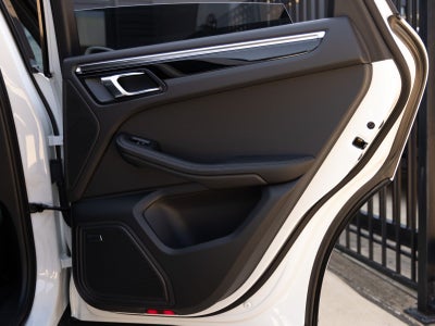 2026 Porsche Macan AWD