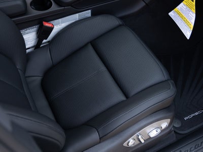 2026 Porsche Macan AWD