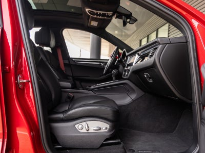 2023 Porsche Macan Macan (MY23)