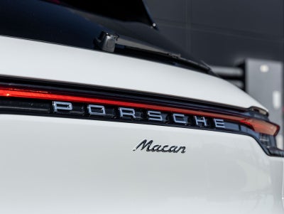 2026 Porsche Macan Base