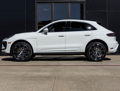 2026 Porsche Macan Base