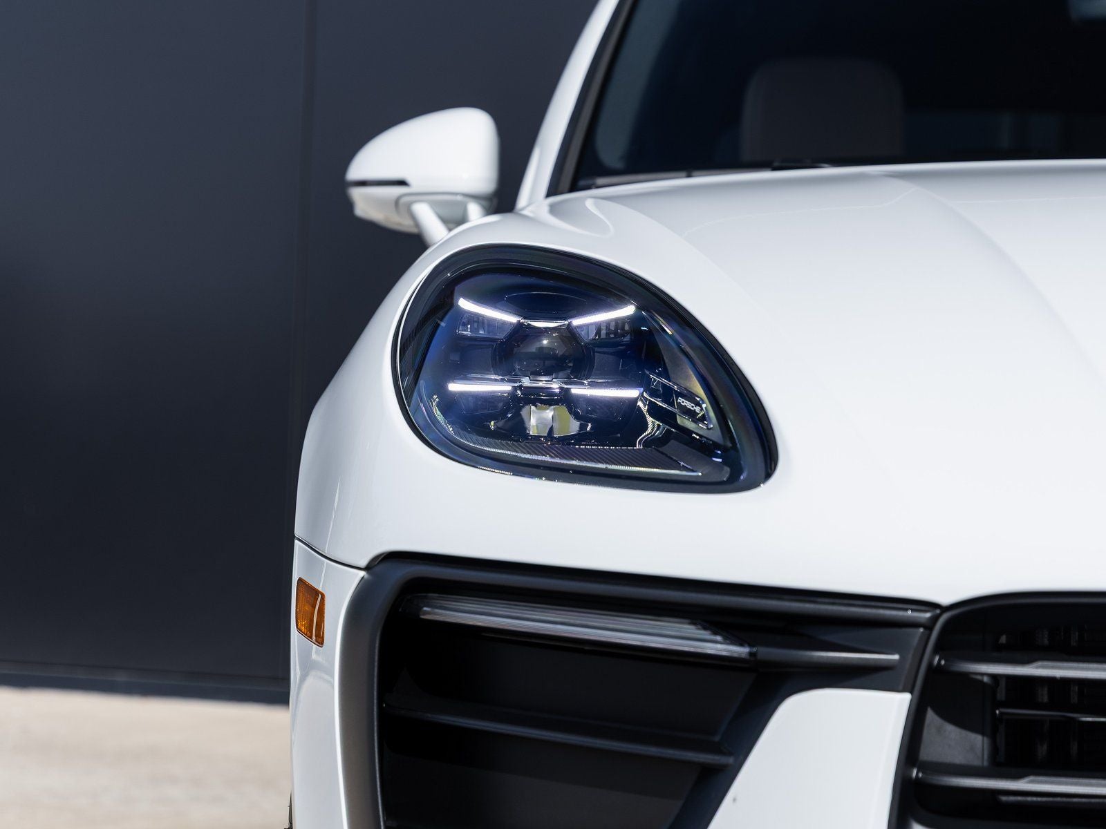 2026 Porsche Macan AWD