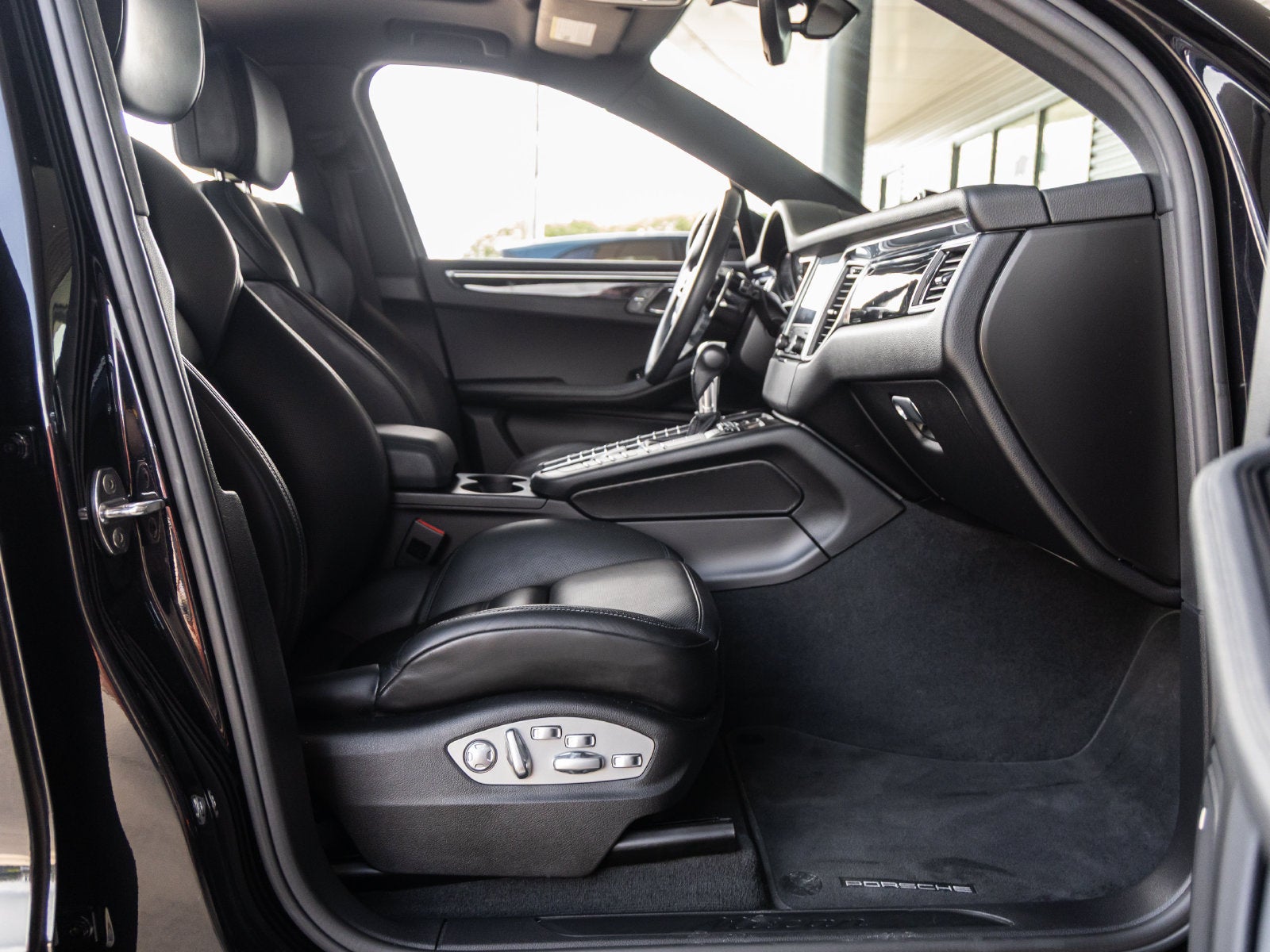 2018 Porsche Macan Macan Sport Edition
