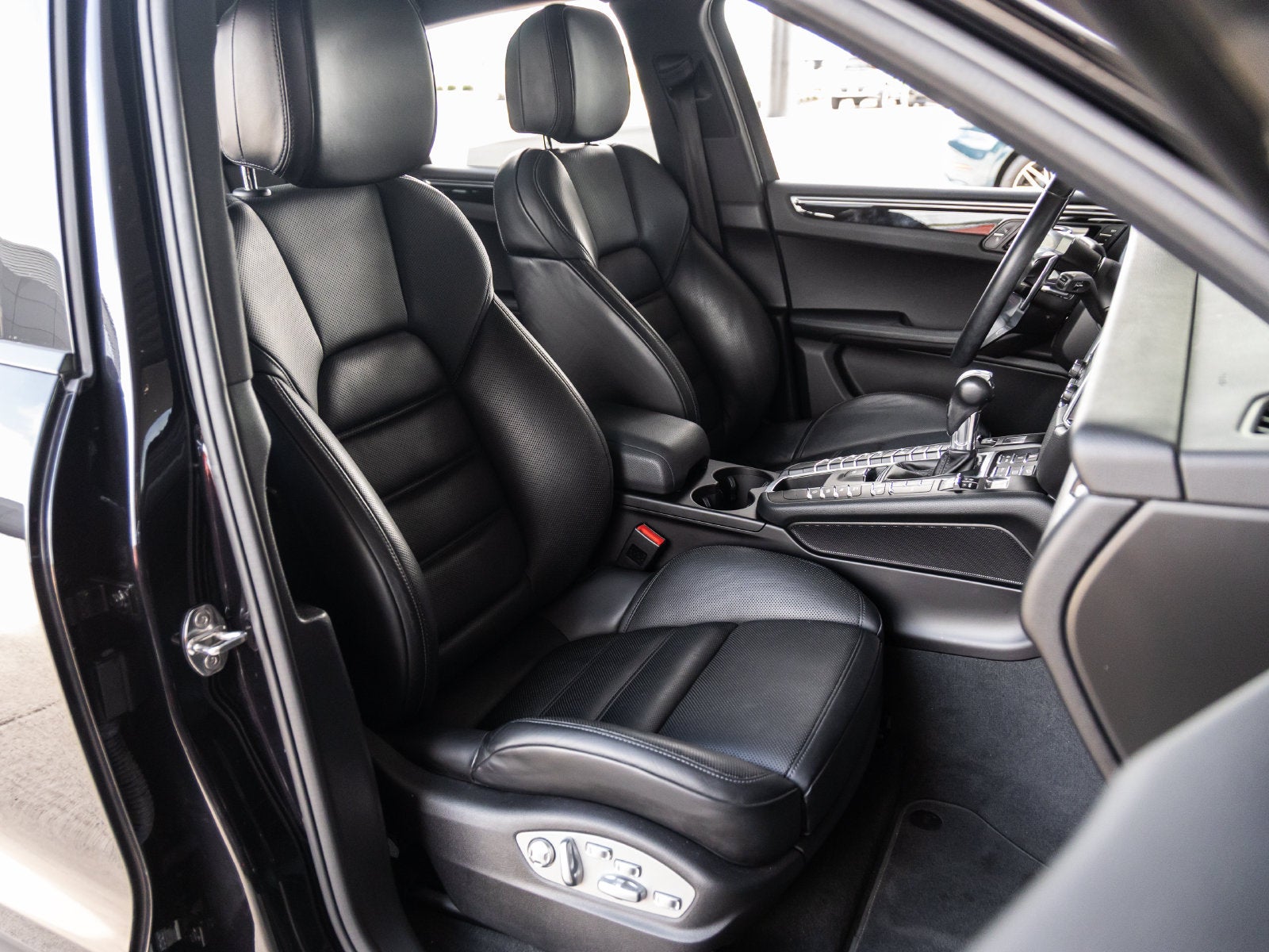 2018 Porsche Macan Macan Sport Edition