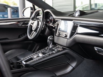 2018 Porsche Macan Macan Sport Edition