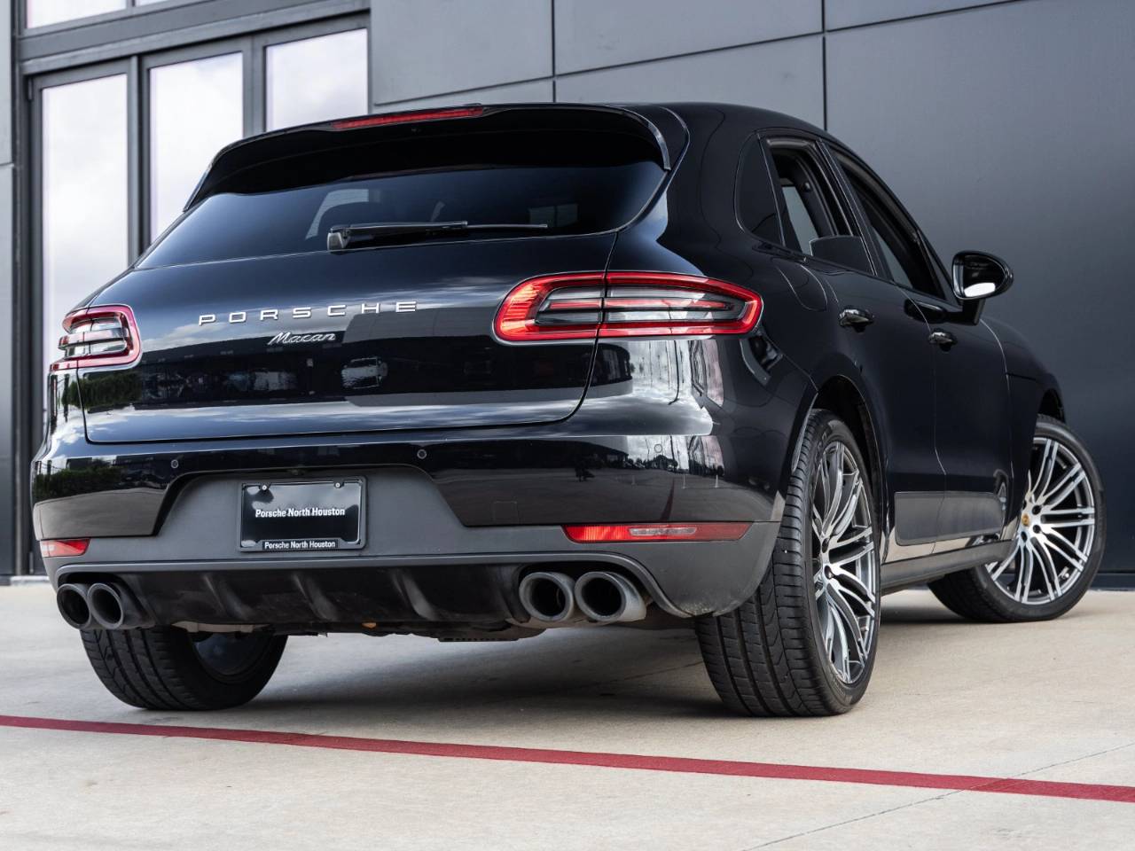 2018 Porsche Macan Macan Sport Edition