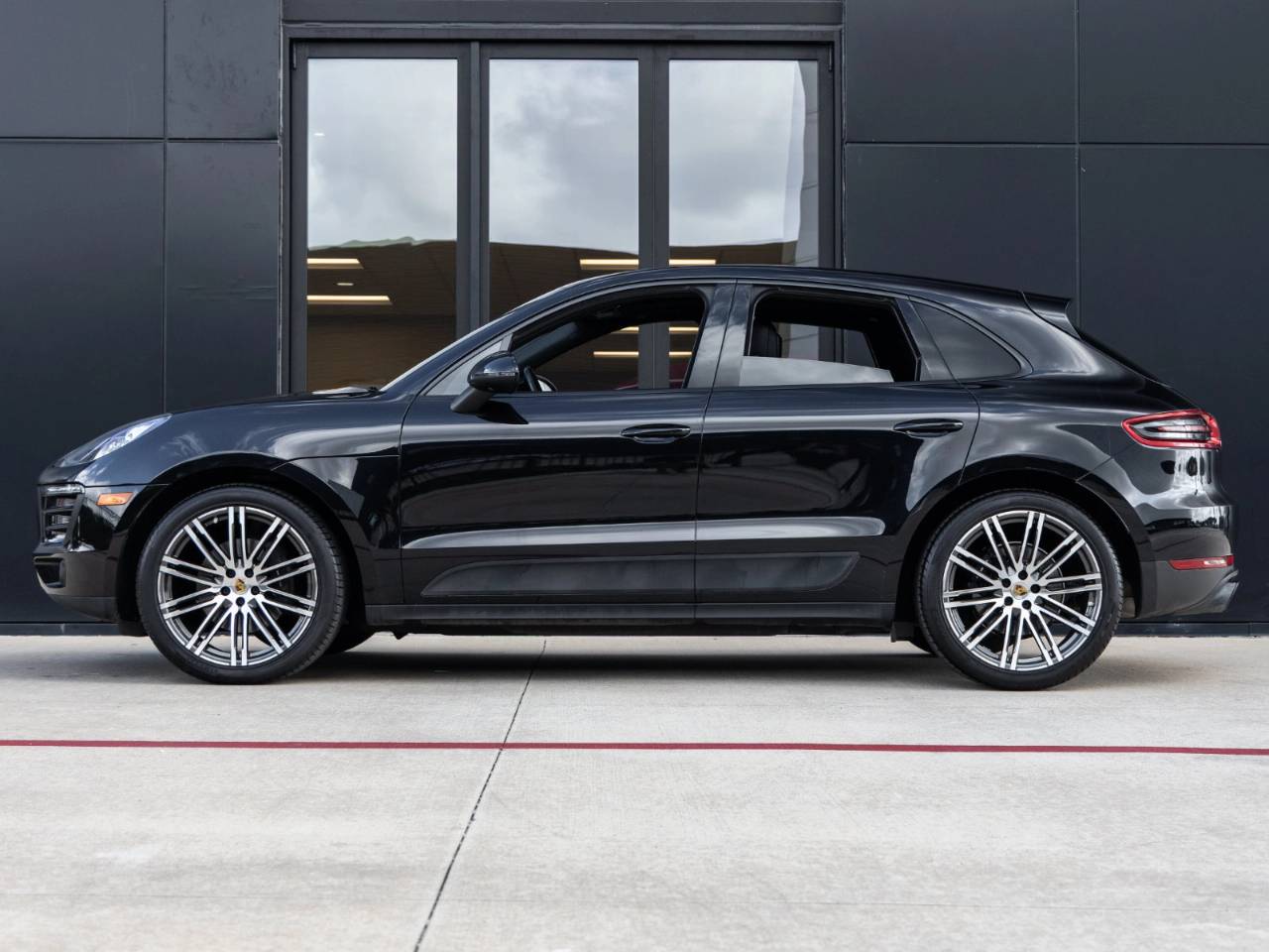 2018 Porsche Macan Macan Sport Edition