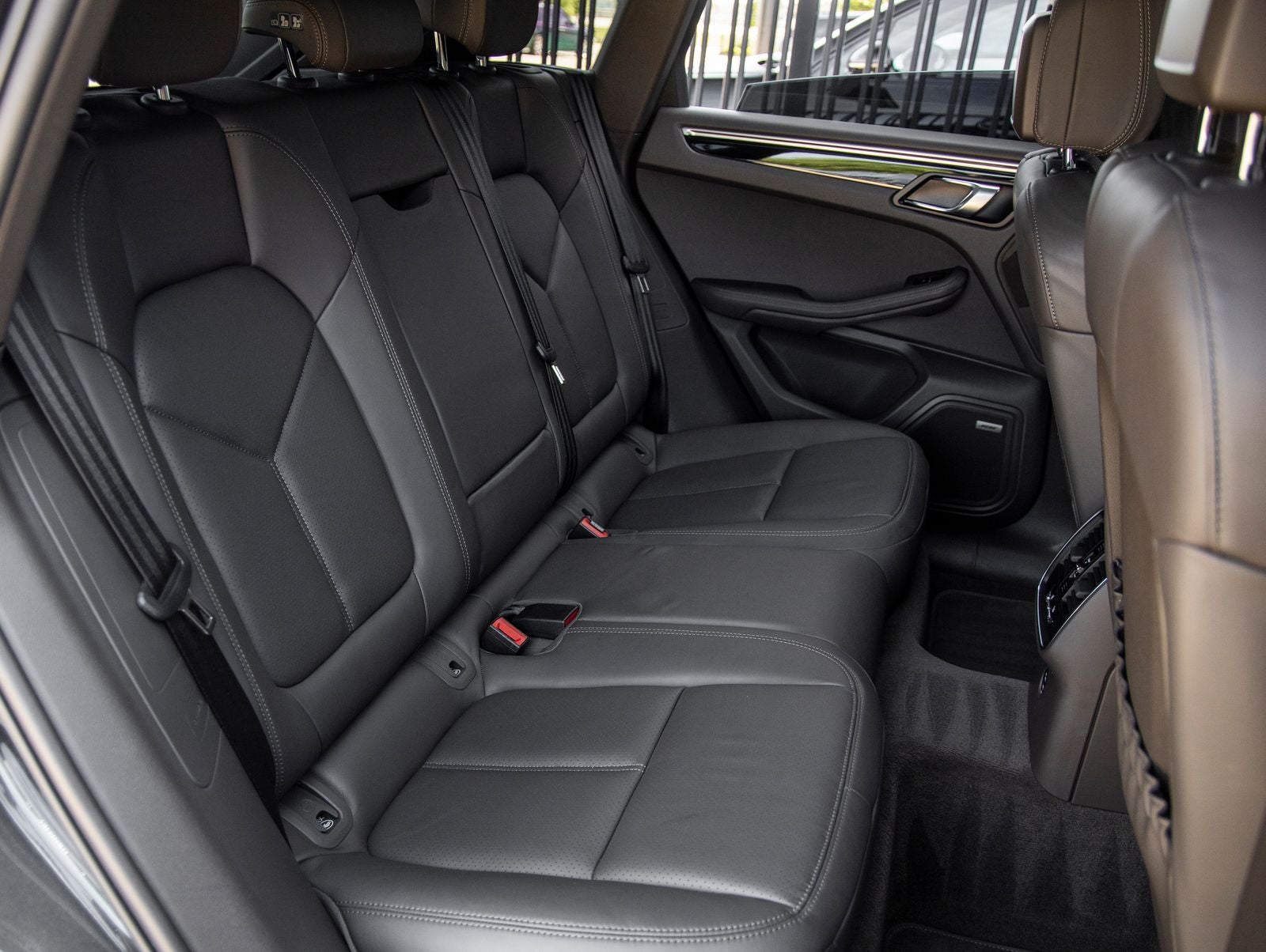 2022 Porsche Macan AWD