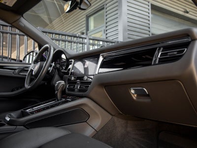 2022 Porsche Macan AWD