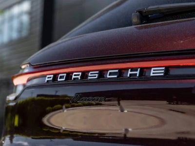 2023 Porsche Macan AWD