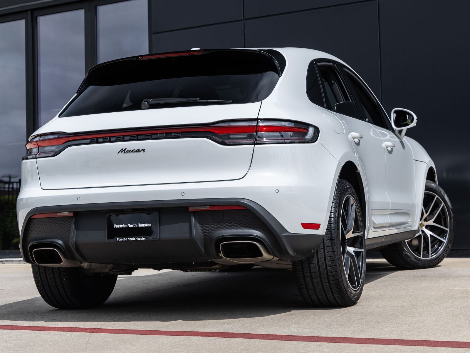 2025 Porsche Macan AWD