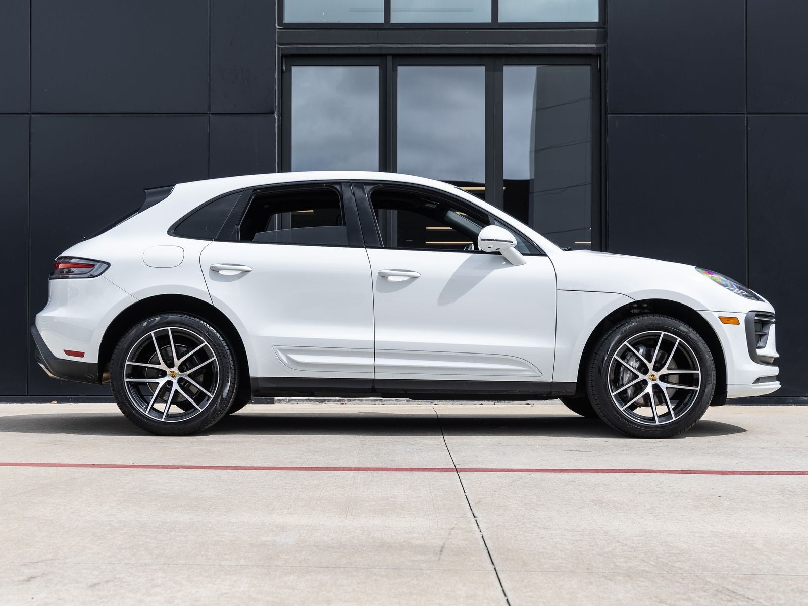 2025 Porsche Macan AWD