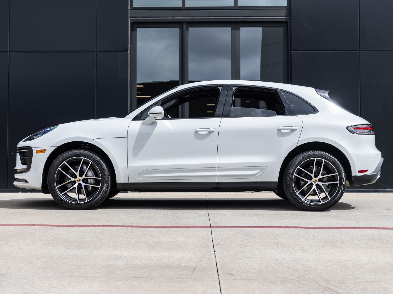 2025 Porsche Macan AWD