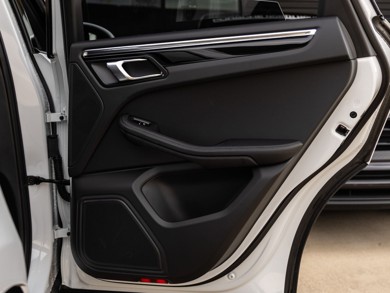 2025 Porsche Macan AWD