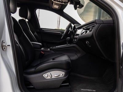 2025 Porsche Macan AWD