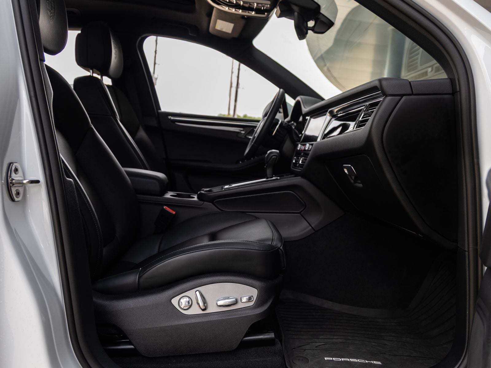 2025 Porsche Macan AWD