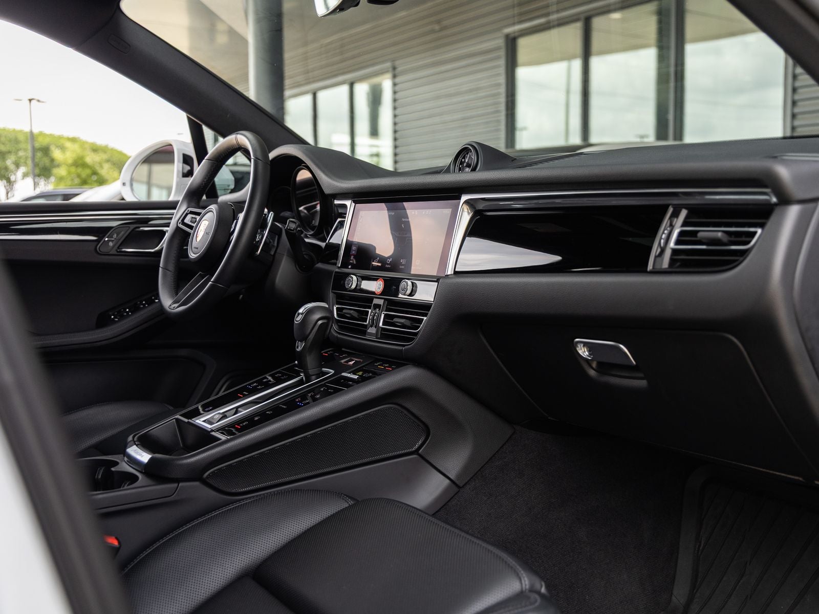 2025 Porsche Macan AWD