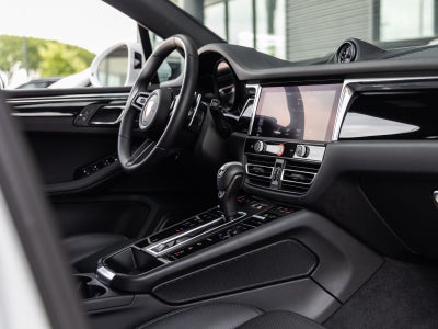 2025 Porsche Macan AWD
