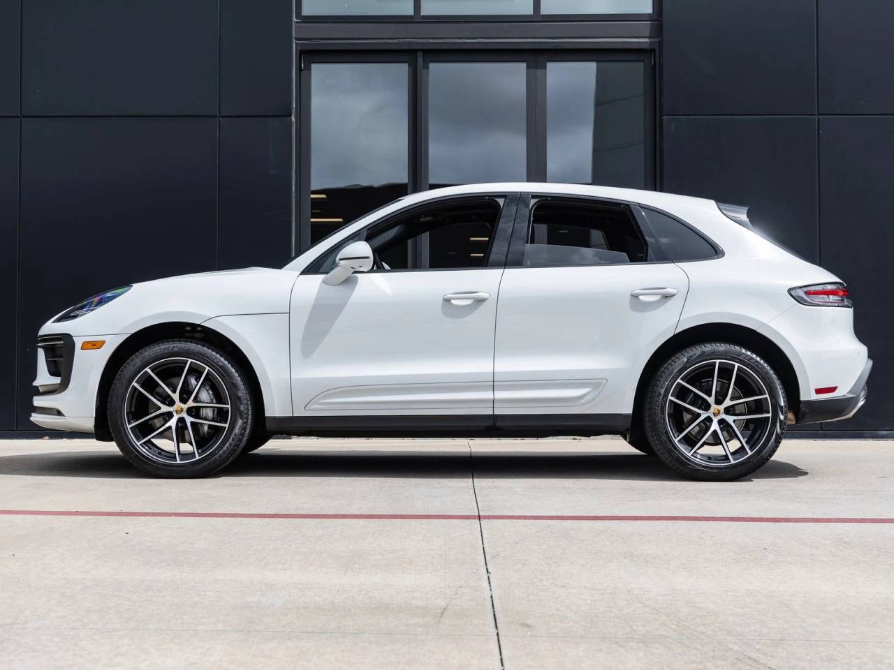 2025 Porsche Macan AWD