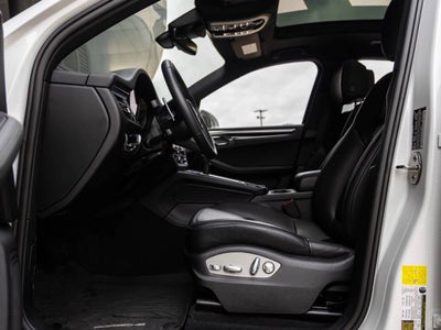 2025 Porsche Macan AWD